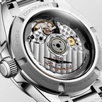 Longines Conquest 34mm - Sonnenschliff-Rosa am Armband