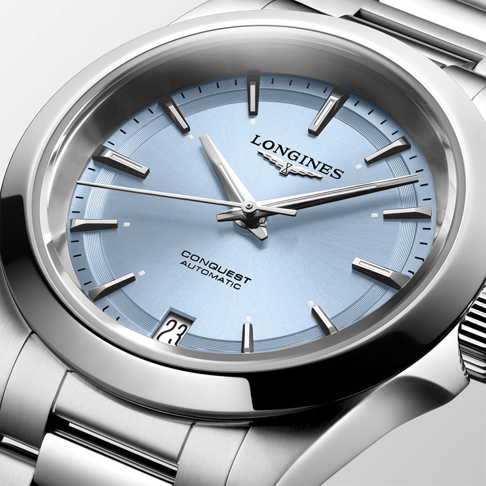 Longines Conquest 34mm – Sonnenschliff Blau am Armband