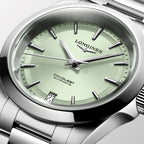 Longines Conquest 34 mm - Sonnenschliff Grün am Armband