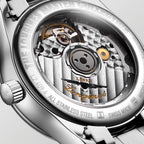 Longines Master Collection Mondphase 34mm – Weiß am Armband