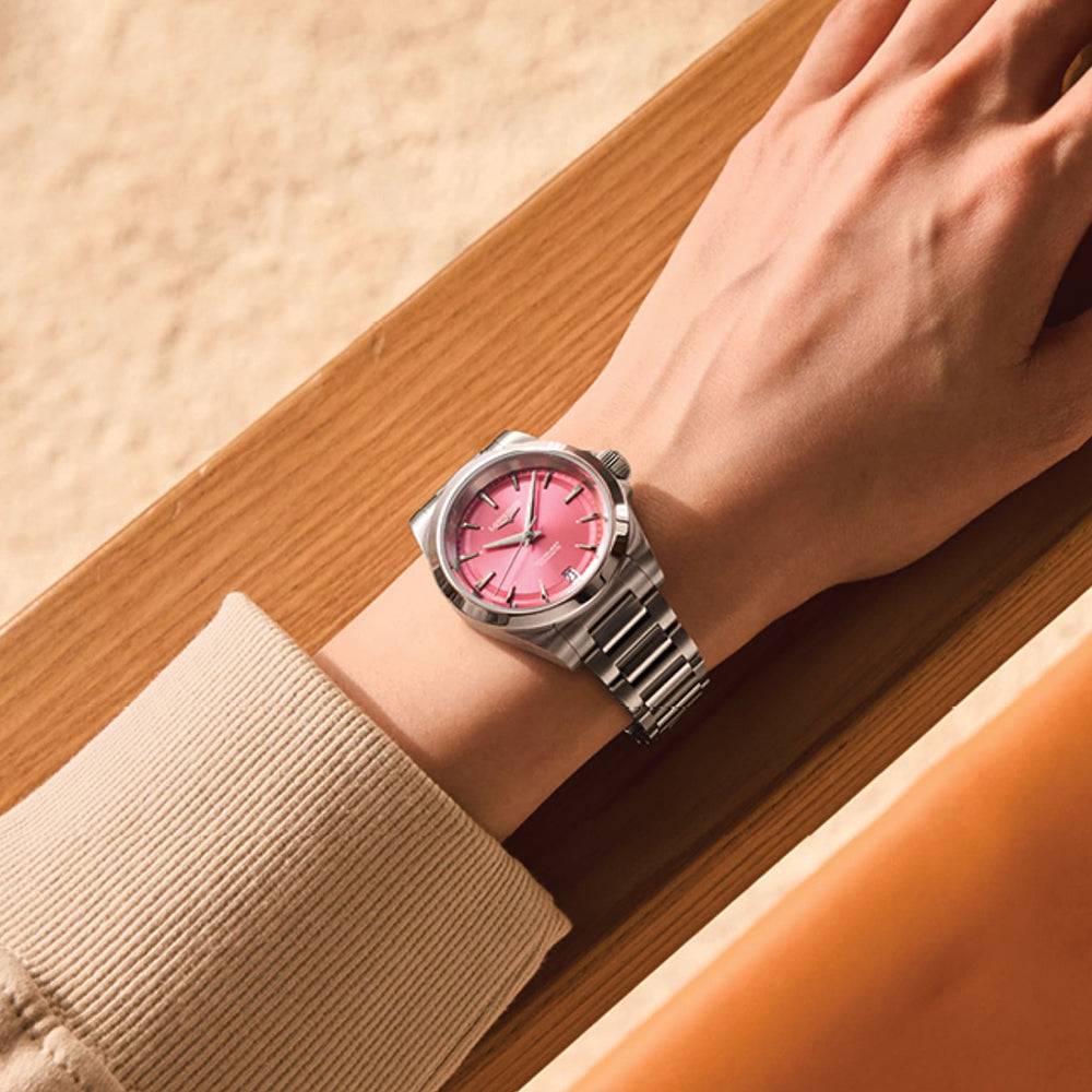 Longines Conquest 34mm - Sonnenschliff-Rosa am Armband