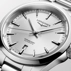 Longines Conquest 41mm – Sunray Silber am Armband